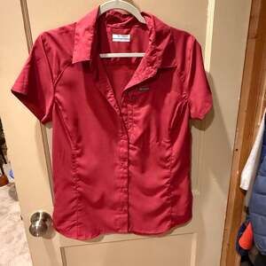 Women’s Columbia Outdoor Shirt- Medium
